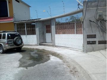 Casa de venta en Manta en urbanización sector norte