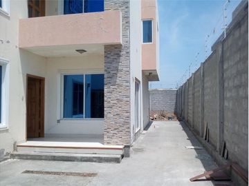 Casa de venta en Manta en urbanización sector norte