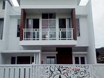RUMAH 2 LANTAI MURAH DI JOGJA DEKAT SLEMAN CITY HALL