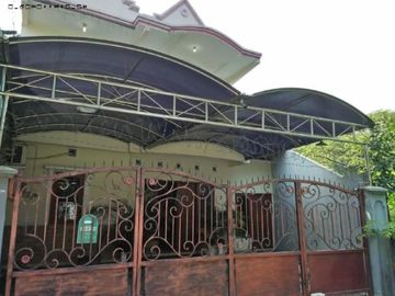 Rumah di Semolowaru Elok, Strategis, Hadap Barat Daya