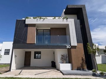 Casa en Venta en Lomas de Angelópolis.