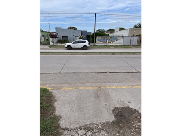 taller, galpon lavadero gomeria sobre Av 75 entre 68 y 70