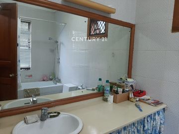 Rumah Luas Siap Huni Ada Kolam Renang Dijual Di Rempoa Jak Sel