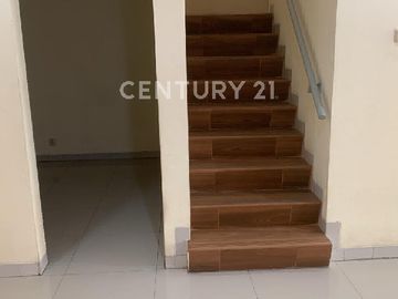 JUAL CEPAT! Rumah 2 Lantai Siap Huni Di Kayu Putih Hadap Selatan