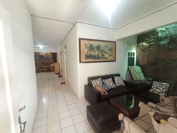RUMAH TUA DI CITRA 2 JAKARTA BARAT HITUNG TANAH SAJA