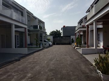 rumah 2 lantai di dalam komplek