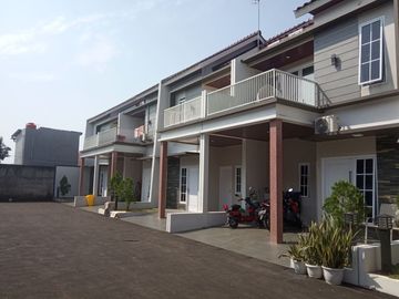 rumah 2 lantai di dalam komplek