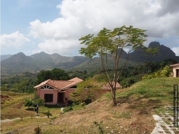 Venta: Casa de 3 recámaras en Trinity Hills Valley