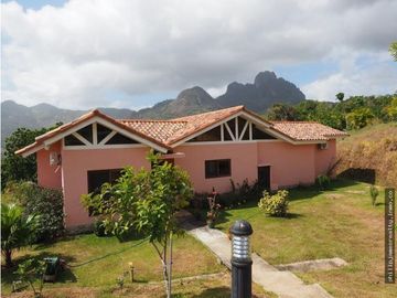 Venta: Casa de 3 recámaras en Trinity Hills Valley