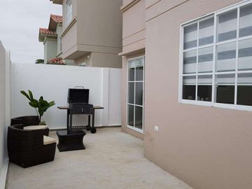 Venta de Casa esquinera  Modelo Acuarela en Urb. Casa Laguna,cerca riocentro Dorado- Vía a Samborondon