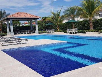 Venta de Casa esquinera  Modelo Acuarela en Urb. Casa Laguna,cerca riocentro Dorado- Vía a Samborondon