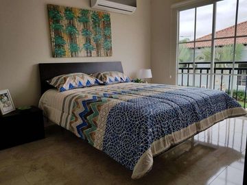 Venta de Casa esquinera  Modelo Acuarela en Urb. Casa Laguna,cerca riocentro Dorado- Vía a Samborondon