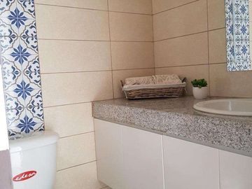 Venta de Casa esquinera  Modelo Acuarela en Urb. Casa Laguna,cerca riocentro Dorado- Vía a Samborondon