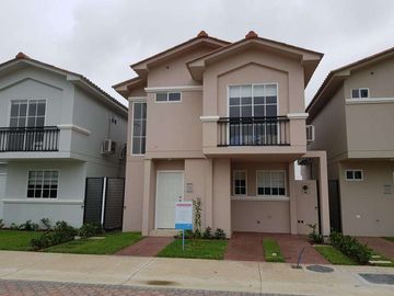 Venta de Casa esquinera  Modelo Acuarela en Urb. Casa Laguna,cerca riocentro Dorado- Vía a Samborondon