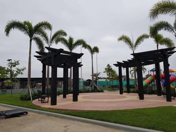 Venta de Casa esquinera  Modelo Acuarela en Urb. Casa Laguna,cerca riocentro Dorado- Vía a Samborondon