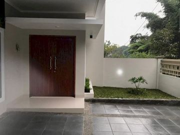 RUMAH MEWAH DI CIWARUGA DEKAT SARIJADI BANDUNG