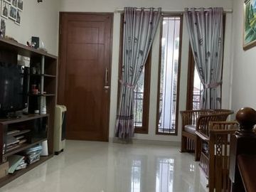 Rumah Apik dan Asri 2,5 Lantai di Bintaro sektor 9 7403-SC 0811111----