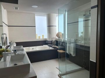 Departamento en venta en Lomas Country Club con 380m2