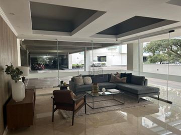Departamento en venta en Lomas Country Club con 380m2