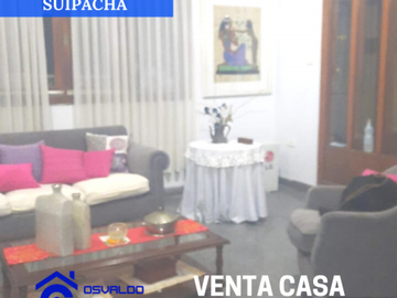 Venta de Casa de 2 plantas en calle Suipacha al al 600