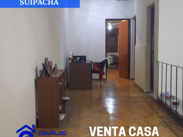 Venta de Casa de 2 plantas en calle Suipacha al al 600