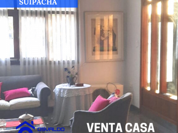 Venta de Casa de 2 plantas en calle Suipacha al al 600