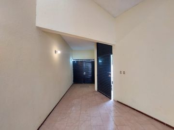 VENTA DE LOCAL CERCA DE LA UVM