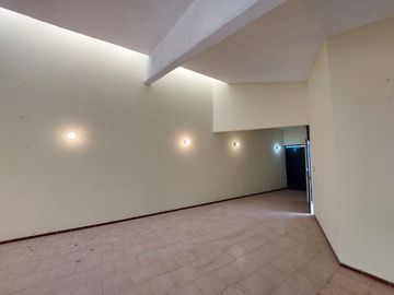 VENTA DE LOCAL CERCA DE LA UVM