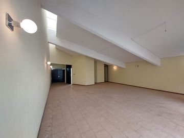 VENTA DE LOCAL CERCA DE LA UVM