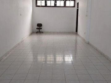 Rumah Otista Jatinegara Rapi Siap Huni Dekat Tranportasi Umum