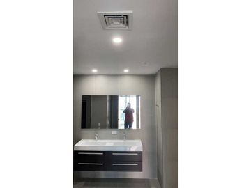 VENDO APARTAMENTO EN YACHT CLUB AVENIDA BALBOA 2 REC L/B DE 3 BALCONES