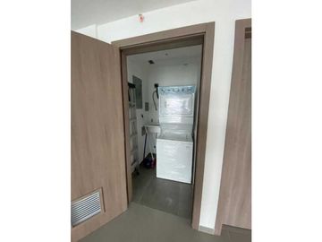 VENDO APARTAMENTO EN YACHT CLUB AVENIDA BALBOA 2 REC L/B DE 3 BALCONES