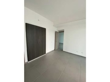 VENDO APARTAMENTO EN YACHT CLUB AVENIDA BALBOA 2 REC L/B DE 3 BALCONES