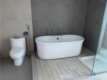 VENDO APARTAMENTO EN YACHT CLUB AVENIDA BALBOA 2 REC L/B DE 3 BALCONES