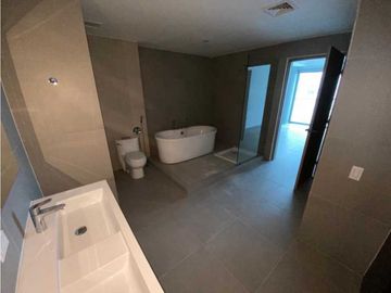 VENDO APARTAMENTO EN YACHT CLUB AVENIDA BALBOA 2 REC L/B DE 3 BALCONES