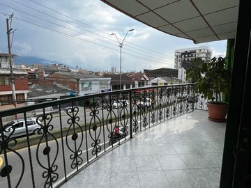 casa en venta en barrio granada. Cod V408446