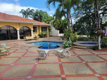 VENTA DE HERMOSA CASA KM 5 VÍA A SAMBORONDON