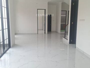 Rumah Hook Siap Huni Harga Menarik Bebas Banjir Dekat Bintaro
