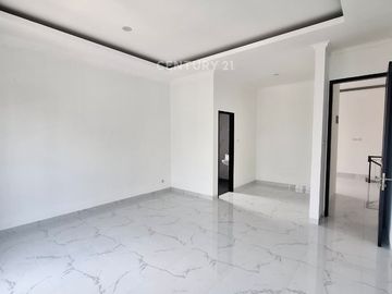 Rumah Hook Siap Huni Harga Menarik Bebas Banjir Dekat Bintaro