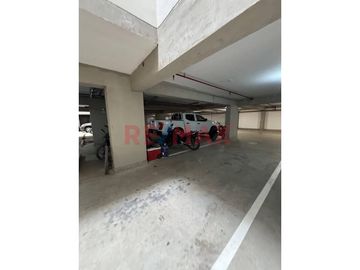 Departamento + Cochera Para 2 Autos En El Condominio Colibrí, Chiclayo
