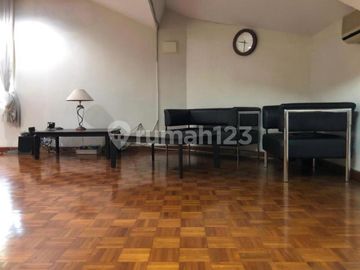 Rumah Hook Nyaman Di Taman Aries, Jakarta Barat