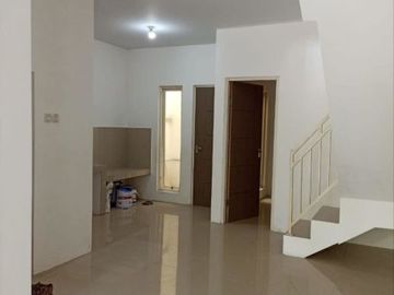 Rumah Wiguna Surabaya, Hadap Selatan, Row jalan 2 mobil