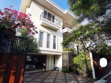 Rumah Mewah Komplek DPR, persis belakang kampus BINUS