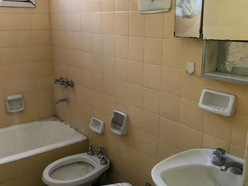 Departamento 2 ambientes, a metros de la costa y del centro comercial de Punta Mogotes