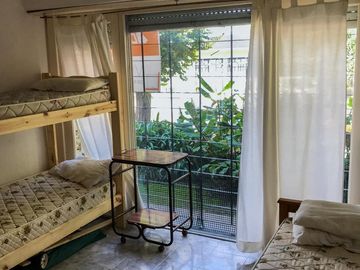 Departamento 2 ambientes, a metros de la costa y del centro comercial de Punta Mogotes