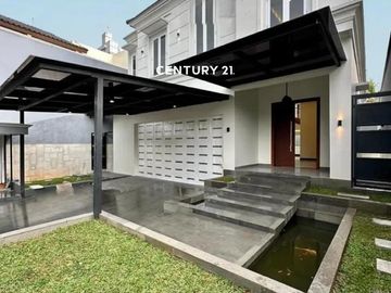 Rumah Brandnew Dengan Kolam Renang  Di Kawasan Elit Pondok Indah