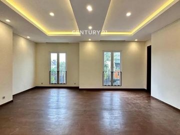 Rumah Brandnew Dengan Kolam Renang  Di Kawasan Elit Pondok Indah