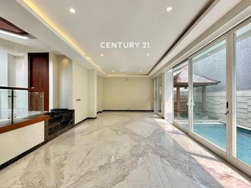 Rumah Brandnew Dengan Kolam Renang  Di Kawasan Elit Pondok Indah