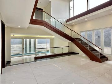 Rumah Brandnew Dengan Kolam Renang  Di Kawasan Elit Pondok Indah