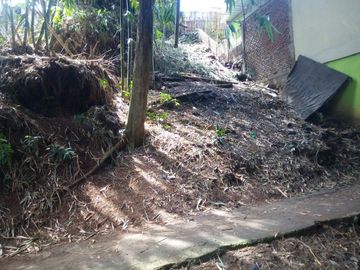 18 Tumbak Tanah Miring Masuk Gang Dekat jembatan Tol, Sukatani, Ngamprah, Bandung Barat